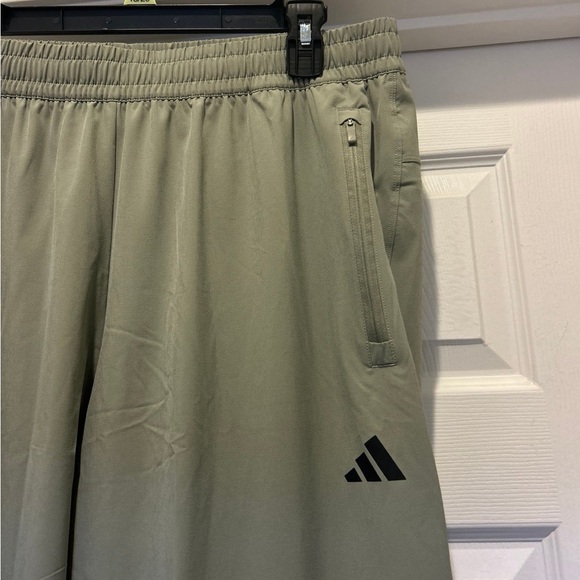 Adidas Men's Strength xl Woven Workout Pants NWT - Picture 2 of 7